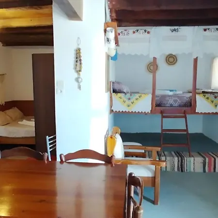 Дом отдыха Tinas House *