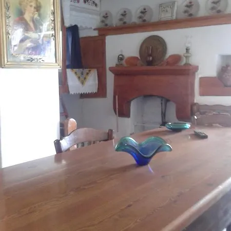 Tinas House