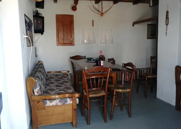 بيت للعطل Tinas House Afiartis